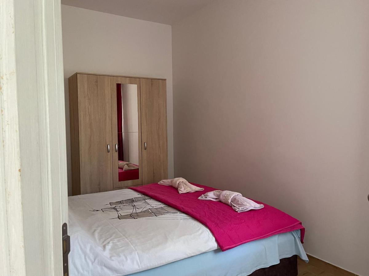 Jovana Apartman *